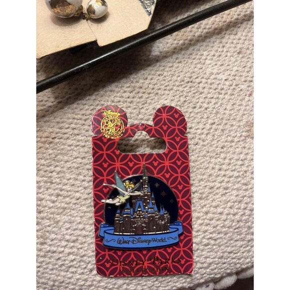 WDW DISNEY 2009 Tinker Bell with Cinderella's Castle PIN New on Card - Picture 2 of 5